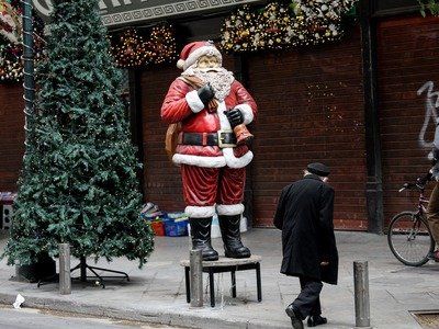 Πώς θα είναι τα Χριστούγεννα φέτος: Τι θα γίνει με καταστήματα, εστίαση και μετακινήσεις εκτός Περιφέρειας
