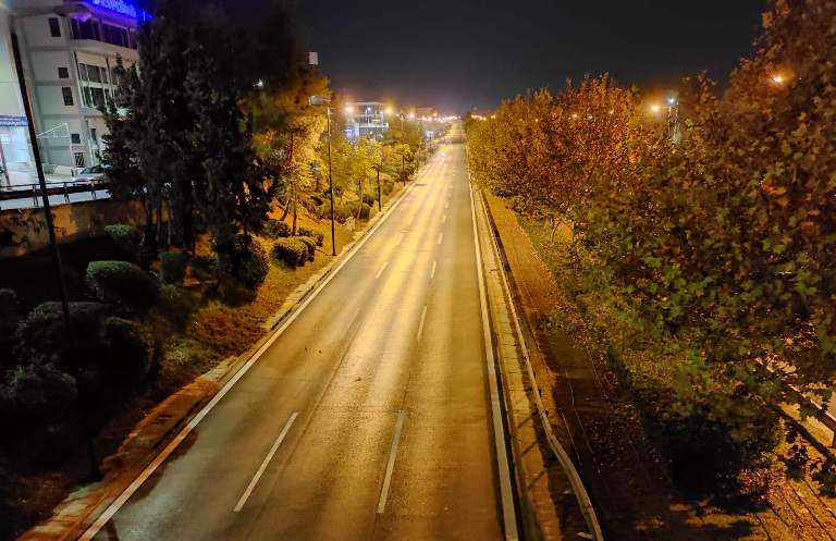 Εργασίες διαγράμμισης στη λεωφόρο Βουλιαγμένη