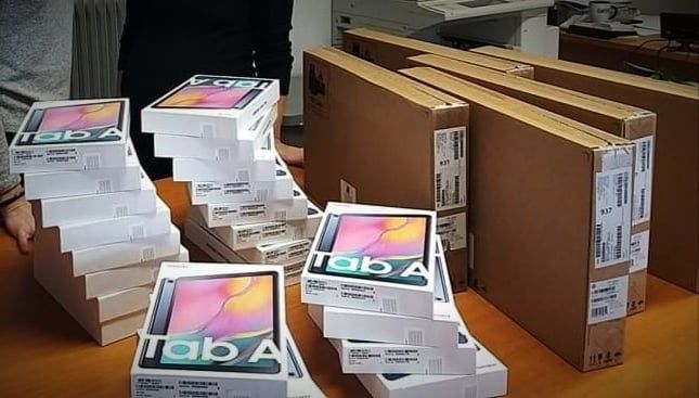 Διανομή tablet και λάπτοπ στους μαθητές του Αλίμου που το έχουν ανάγκη ώστε να γίνεται η τηλεκπαίδευση