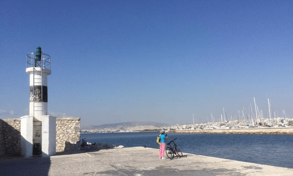 Mα πώς να μη βγάλεις μία φωτογραφία την όμορφη θέα της Μαρίνας Αλίμου; 
