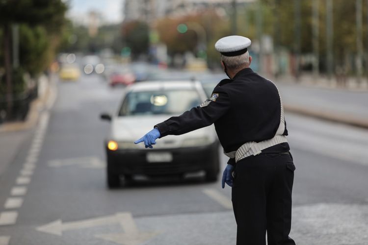 Ποιοι θα εξαιρεθούν για τη μετακίνηση από νομό σε νομό τις γιορτές
