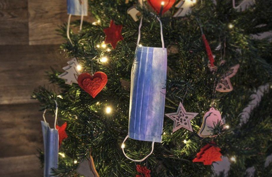 Χριστούγεννα εν μέσω πανδημίας: Τι θα μείνει κλειστό και πως θα γίνονται οι μετακινήσεις