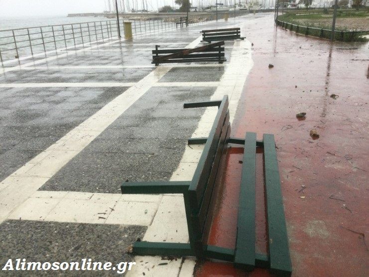 Οι καταστροφές που έφερε η κακοκαιρία στην παραλία μας