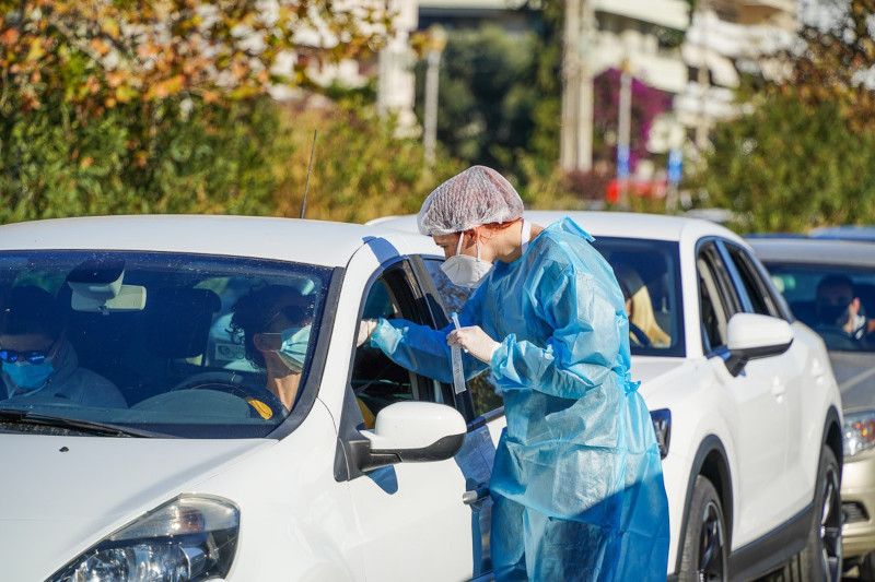 Όσα πρέπει να ξέρετε για τα δωρεάν rapid tests που θα πραγματοποιηθούν αύριο στην παραλία