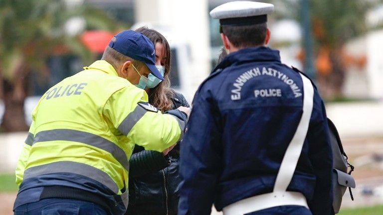 6 από τις πιο …ευφάνταστες δικαιολογίες πολιτών που «έσπασαν» την καραντίνα