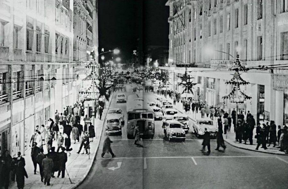 Η Αθήνα του ’50 και ’60: 3 φωτογραφίες από τις γιορτινές ημέρες στο κέντρο της Αθήνας