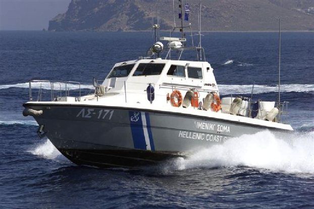 Υπαξιωματικός του Λιμεναρχείου Σαρωνικού συνελήφθη στη Γλυφάδα για εκβιασμό ψαρά