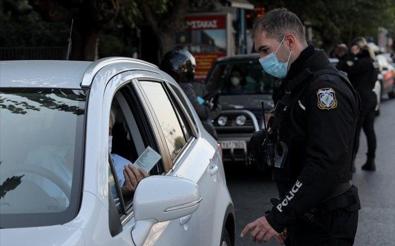 Ι.Χ και ταξί: Πότε είναι υποχρεωτική η μάσκα - Πόσοι επιβάτες επιτρέπονται
