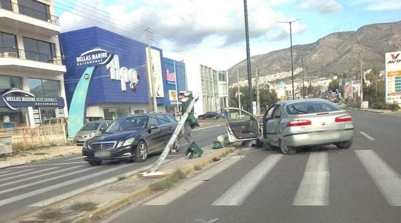 Τροχαίο ατύχημα στη λεωφόρο Αλίμου