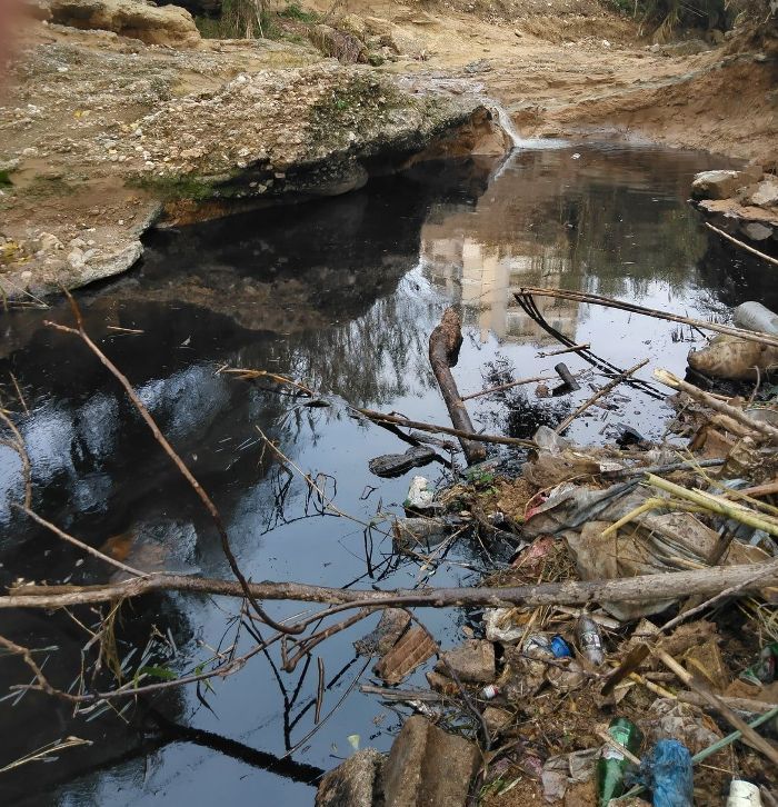 Η μόνιμη απειλή για το ρέμα της Πικροδάφνης είναι η ρύπανση από πετρέλαιο