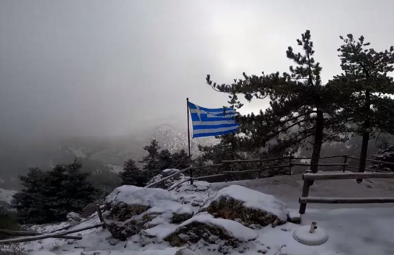 Ήρθαν τα πρώτα χιόνια στην Αττική