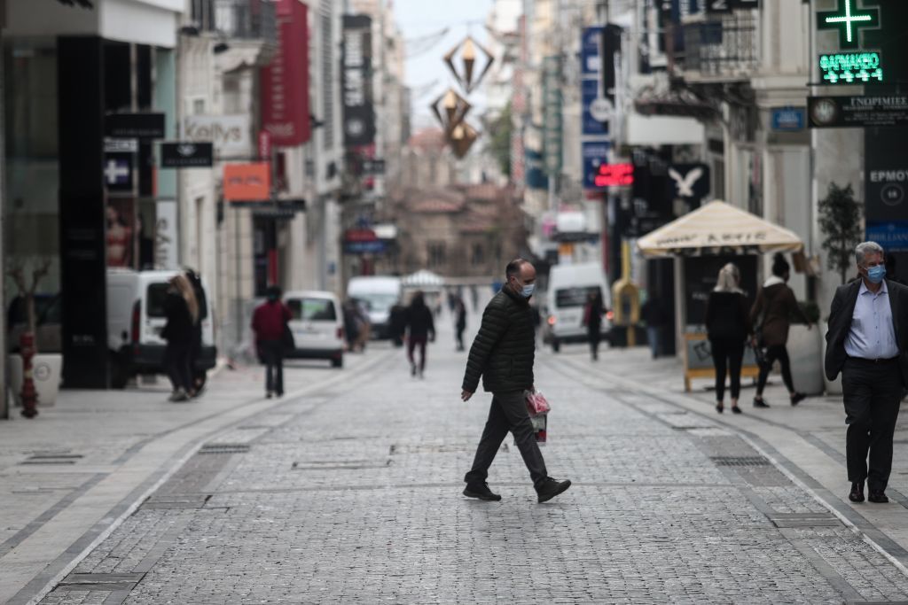 Τα μαγαζιά που ανοίγουν τη Δευτέρα – Τα μέτρα, τα sms και το ωράριο