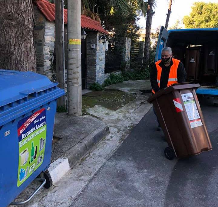 Οι καφέ κάδοι στον Λόφο Πανί