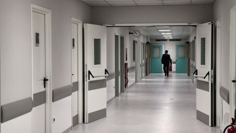 Δεκάδες κρούσματα κορωνοϊού σε ιδιωτική κλινική στον Πειραιά