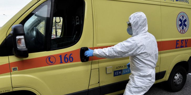 Καταγγελία για τον θάνατο ηλικιωμένης από κορωνοϊο στην κλινική του Πειραιά
