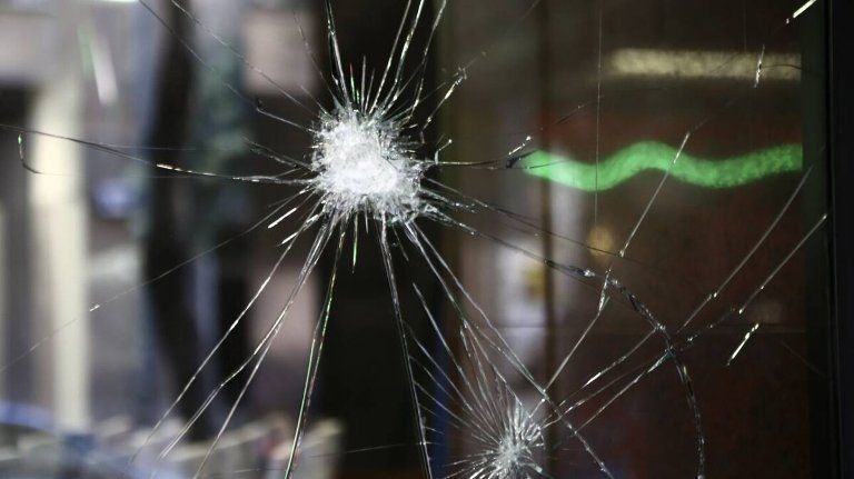 Επίθεση καταστήματα και τράπεζες στο Παλαιό Φάληρο