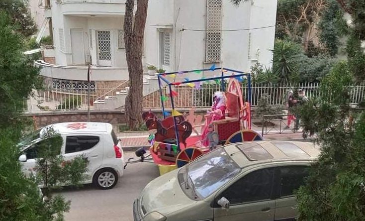 Συνεχίζει τις βόλτες του στους δρόμους του Αλίμου το Αποκριάτικο Άρμα
