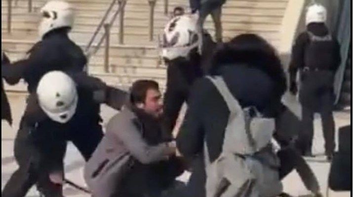 Σε διαθεσιμότητα ο αστυνομικός για τον ξυλοδαρμό πολίτη στη Νέα Σμύρνη