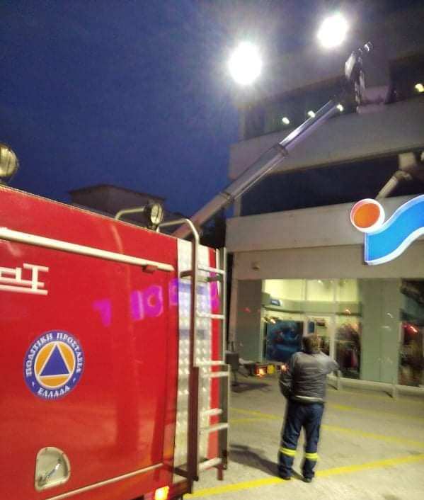 Έσωσαν γλάρο που είχε παγιδευτεί στη Βάρη