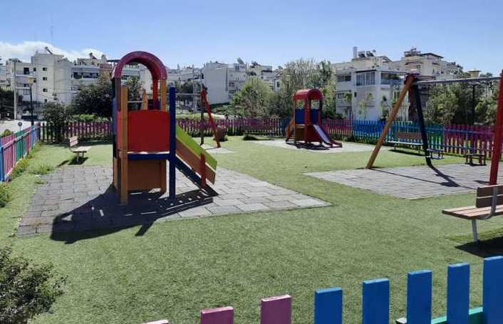Οι επισκευές στην παιδική χαρά των οδών Μανδηλαρά και Λαγκαδίων