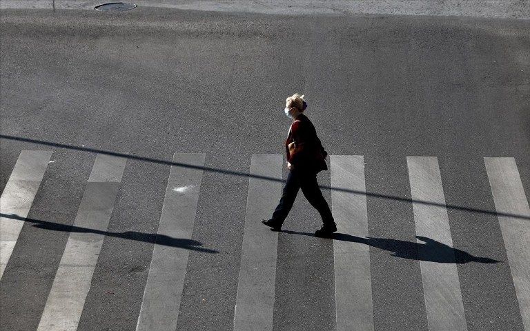 Σήμερα η σύσκεψη των λοιμοξιολόγων – Τα σενάρια για σχολεία, λιανεμπόριο και εστίαση