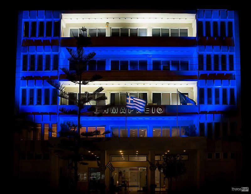 Στα γαλανόλευκα «ντύθηκε» χθες το Δημαρχείου Αγίου Δημητρίου