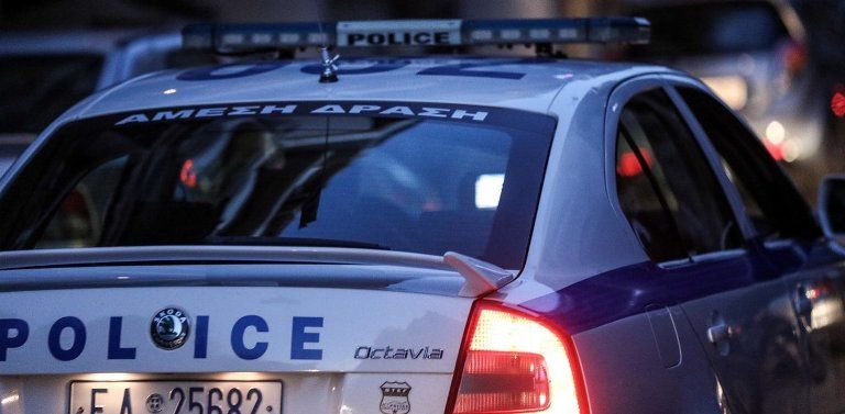 Συλλήψεις σε υπόγειο πολυκατοικίας στον Άγιο Δημήτριο που λειτουργούσε ως μίνι καζίνο