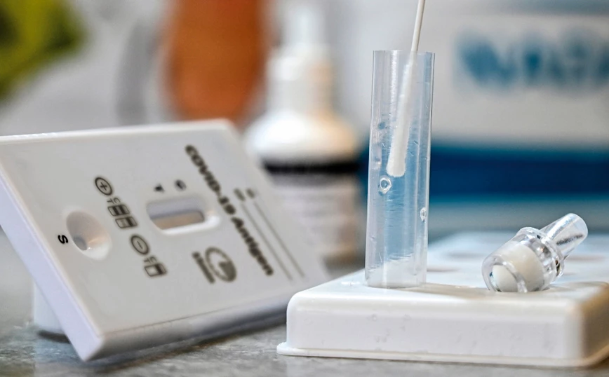 Στα φαρμακεία από σήμερα τα self tests- Ποιoι έχουν προτεραιότητα