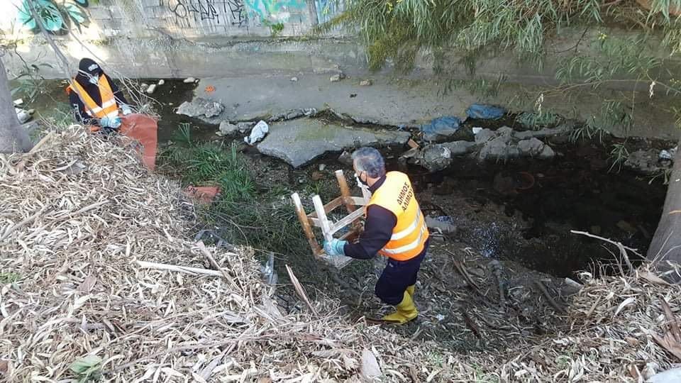 «Τα ρέματα δεν είναι σκουπιδότοπος»: Η ανακοίνωση του Ανδρέα Κονδύλη για τον καθαρισμό του ρέματος Τραχώνων