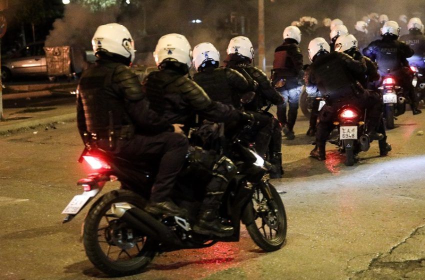 Νέα Σμύρνη: Νέα καταγγελία για ξυλοδαρμό γυναίκας από αστυνομικό στα επεισόδια