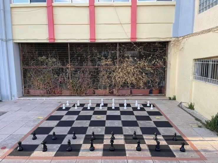 H επιδαπέδια σκακιέρα του 4ου Γυμνασίου Αλίμου