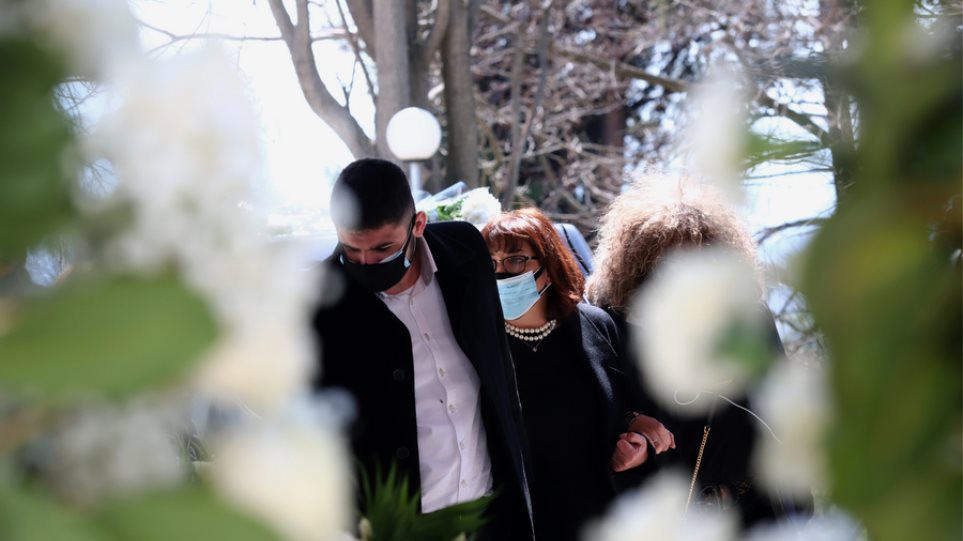 Ο συγκινητικός επικήδειος του γιου του Γιώργου Καραϊβάζ -«Ο πατέρας μου θα συγχωρούσε και τους δολοφόνους του»