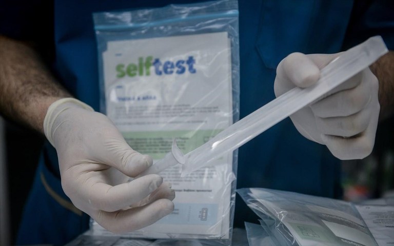 Από Δευτέρα ξεκινούν τα self test και σε εργαζόμενους του λιανεμπορίου και delivery