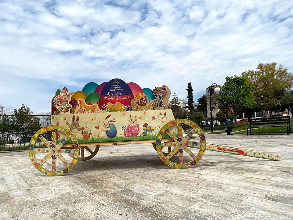 Δύο πασχαλινά χωριά στήθηκαν σε πλατείες του δήμου Ελληνικού - Αργυρούπολης
