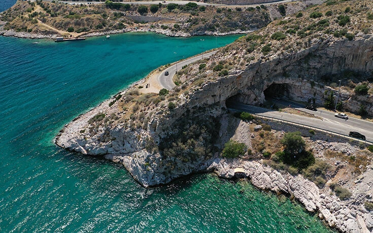 Έως 23 Απριλίου τα έργα στη λεωφόρο Βάρκιζας – Σουνίου στις «Τρύπες Καραμανλή»