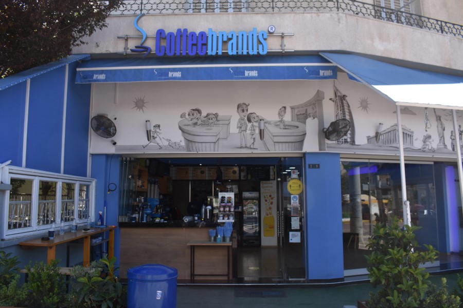 Οι σαλάτες και τα σάντουιτς του «Coffee Brands» είναι ό,τι χρειάζεσαι για ένα ελαφρύ το γεύμα κατά τη διάρκεια της εργασίας σου