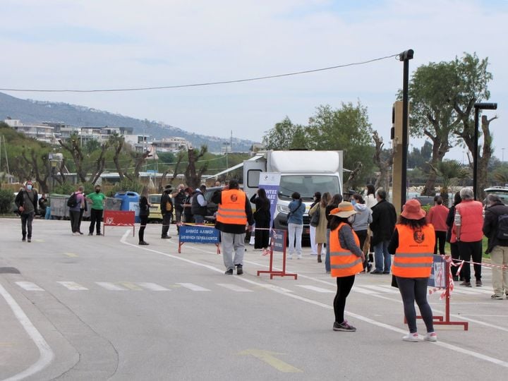 Συνεχίζονται τα δωρεάν rapid test στην παραλία Αλίμου