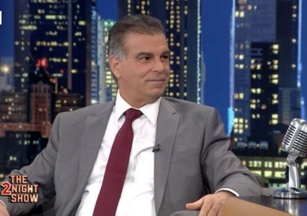 Ο δημοσιογράφος Νικόλας Βαφειάδης μιλά για τον Γιώργο Καραϊβάζ