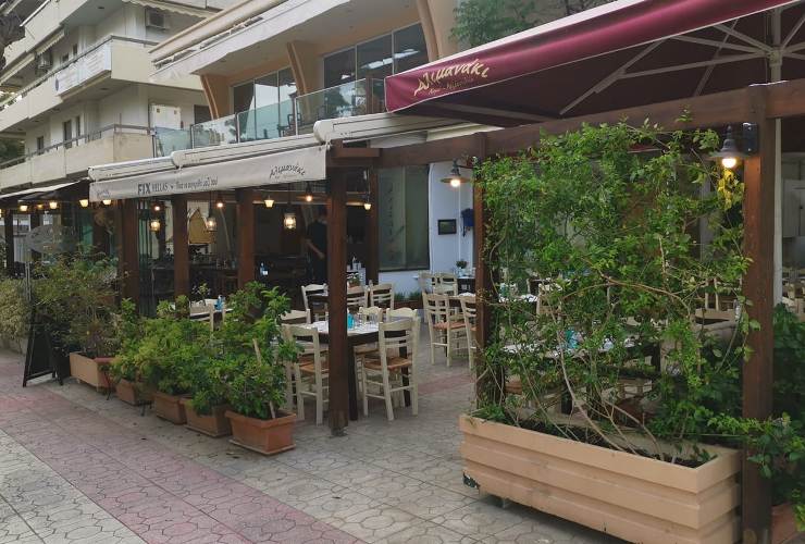 Στο «Αλιμανάκι» απολαμβάνουμε γευστικούς μεζέδες με την παρέα μας