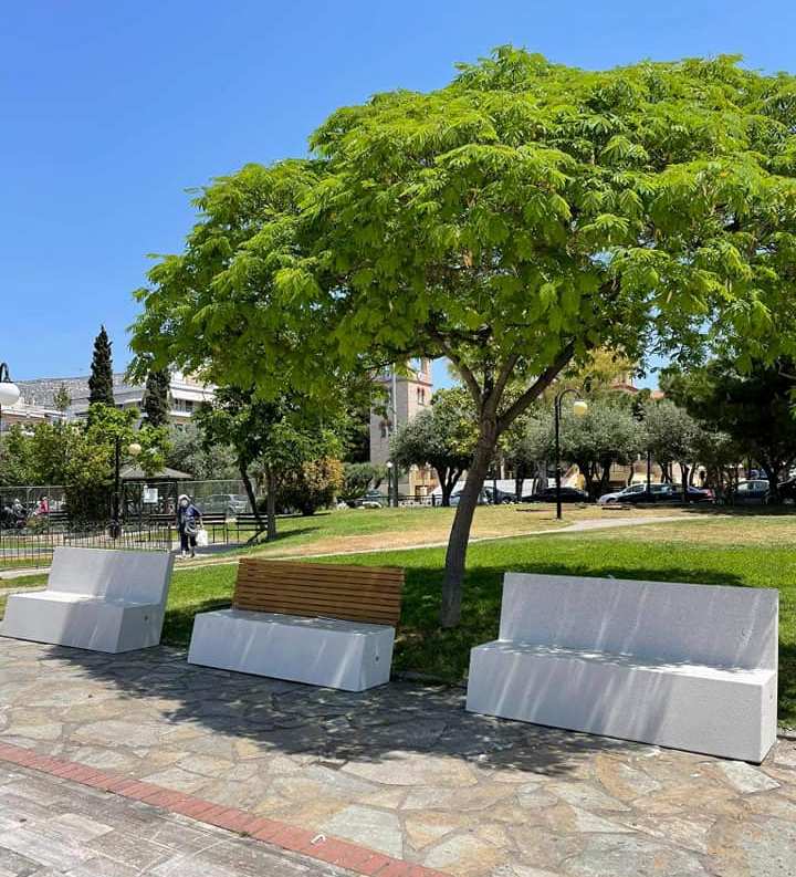 Τα νέα παγκάκια ευρωπαϊκού τύπου θα γεμίσουν το Ελληνικό και την Αργυρούπολη