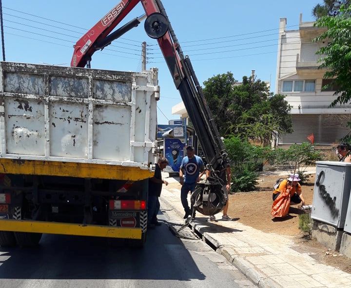 Απεγκλωβίστηκε γατάκι από φρεάτιο του Αλίμου