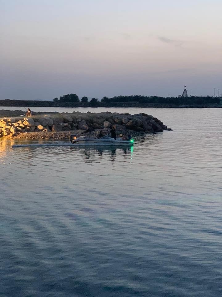 Άμεσα αντιμετωπίστηκε η κηλίδα πετρελαίου στη Γλυφάδα