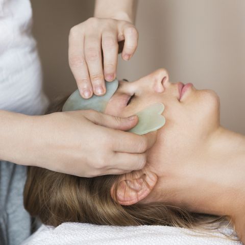 Facial Guasha από To λεγόμενο «φυσικό botox της Ανατολής» μπορείτε να το κάνετε στο «Masaji»