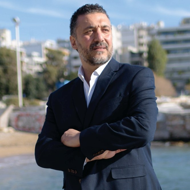 Η δήλωση του Δημάρχου Π. Φαλήρου, Γιάννη Φωστηρόπουλου, για τις ομάδες ρομά στην παραλία