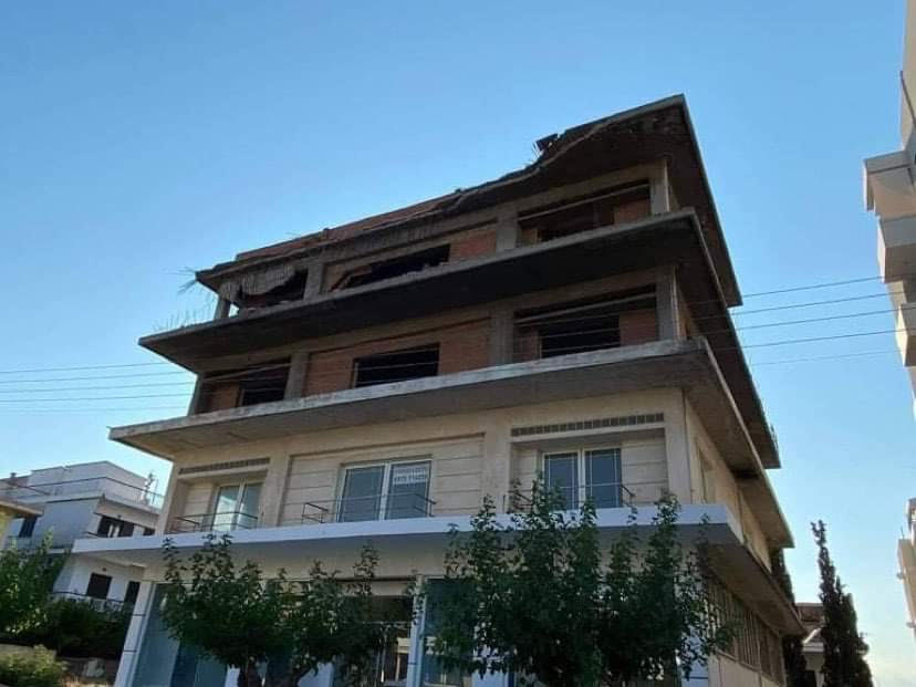 Κατέρρευσε μπαλκόνι από πολυκατοικία στη λεωφόρο Ιωνίας