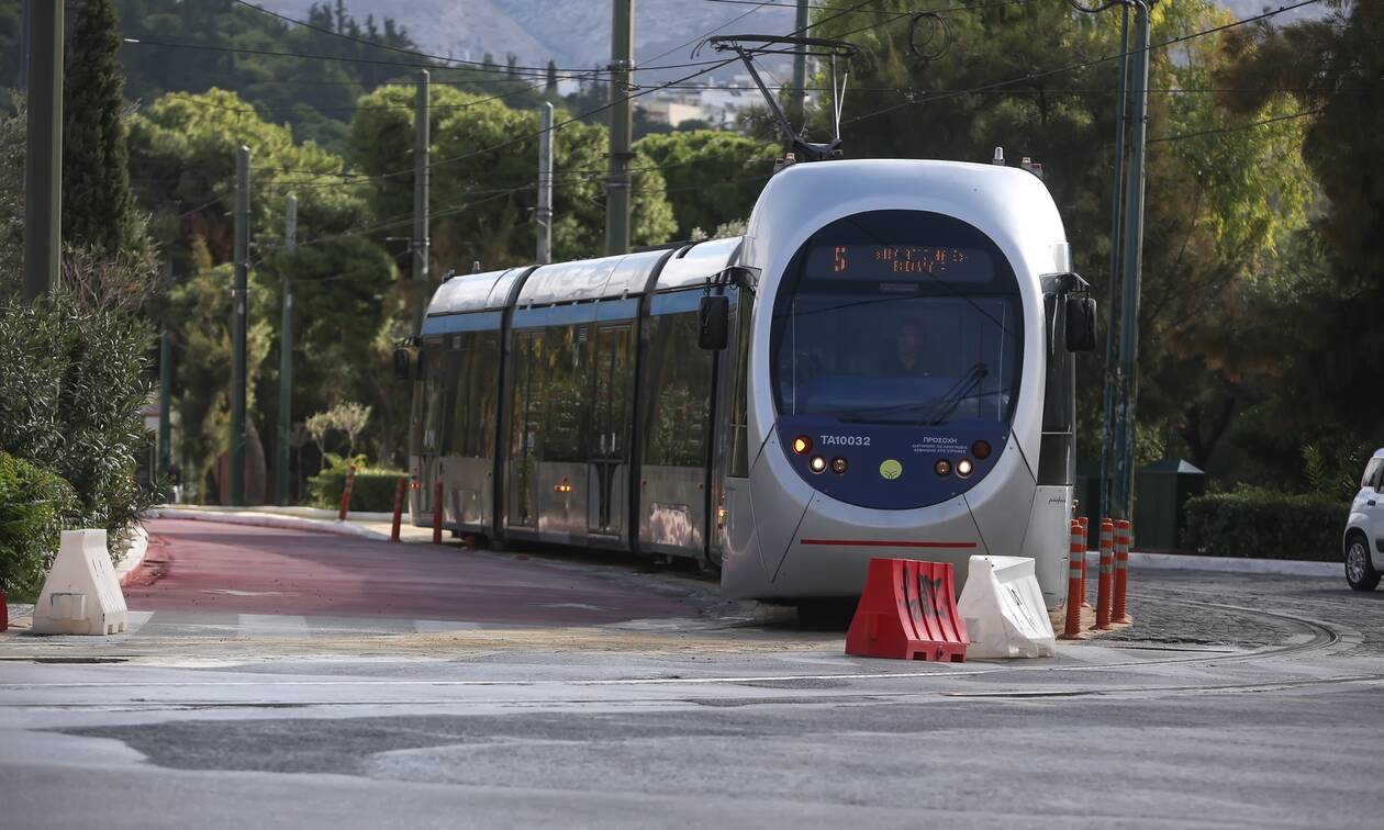Δύο ανήλικοι λήστεψαν έναν 15χρονο στο Τραμ
