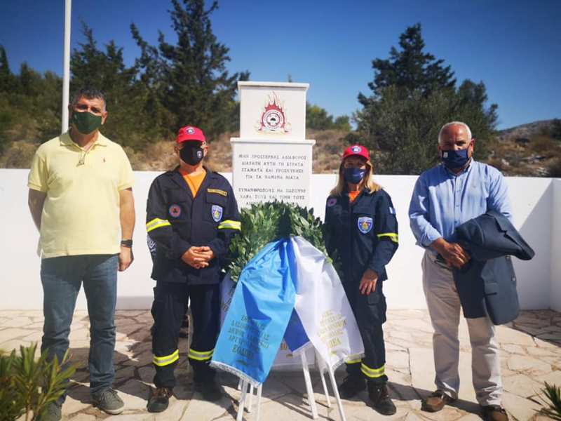 Επιμνημόσυνη δέηση στη μνήμη των πυροσβεστών που έχασαν τη ζωή τους το 1999 στον Υμηττό