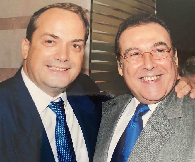H ανάρτηση του Δημάρχου Βάρης Βούλας Βουλιαγμένης, Γρηγόρη Κωνσταντέλλου, για τον θάνατο του Τόλη Βοσκόπουλου