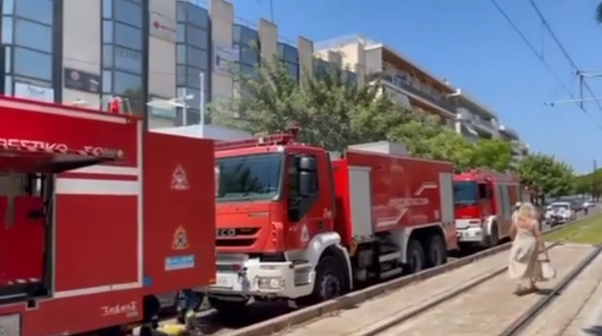Φωτιά σε κατάστημα στο κέντρο της Γλυφάδας
