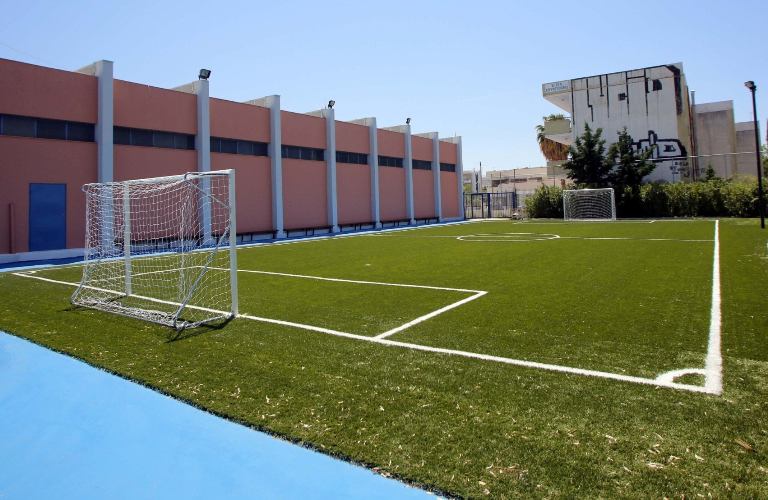 Ανοιχτά τα προαύλια σχολείων της Γλυφάδας όλο τον Αύγουστο